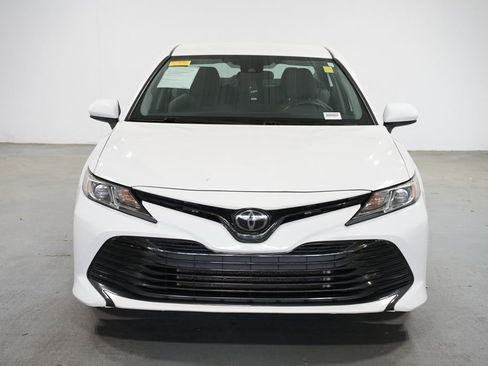 Used 2019 Toyota Camry LE image 2