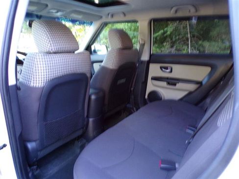 Used 2012 Kia Soul ! FWD image 18