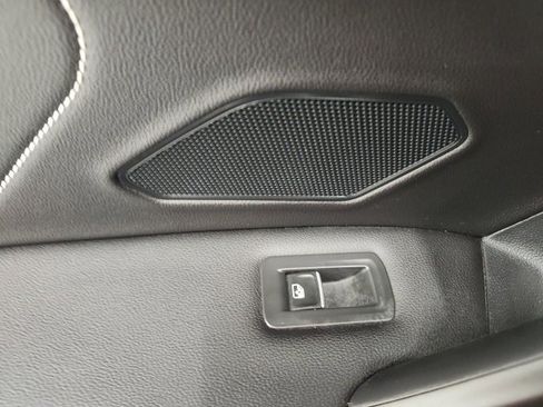 Used 2022 Volkswagen Tiguan SE w/ Panoramic Sunroof Package image 33