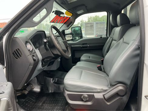 Used 2015 Ford F550 4x4 Regular Cab Super Duty image 32