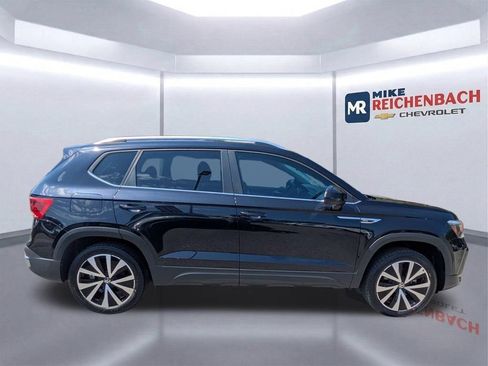 Used 2023 Volkswagen Taos SE FWD image 3