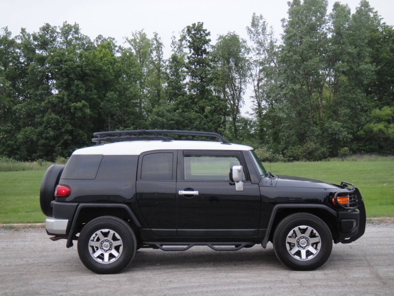 Used 2014 Toyota FJ Cruiser 2WD w/ Convenience Package image 13