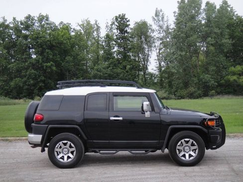 Used 2014 Toyota FJ Cruiser 2WD w/ Convenience Package image 13