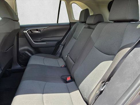 Used 2025 Toyota RAV4 XLE FWD image 18
