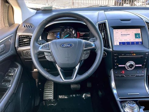 Used 2019 Ford Edge Titanium w/ Equipment Group 301A image 5