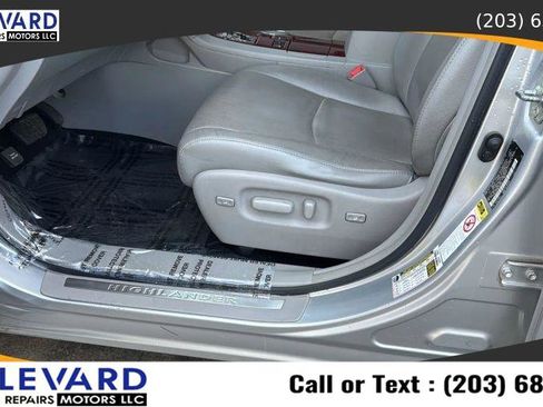 Used 2011 Toyota Highlander Limited w/ Tow Pkg AWD/4WD image 27