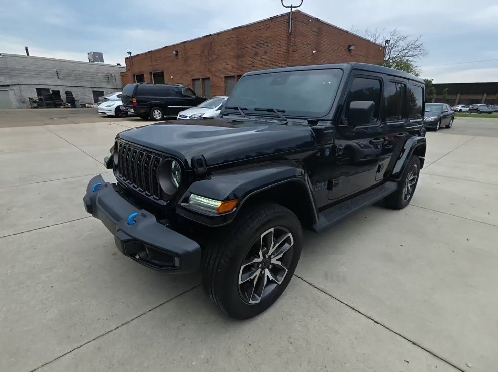 Used 2024 Jeep Wrangler Unlimited w/ Convenience Group AWD/4WD image 1