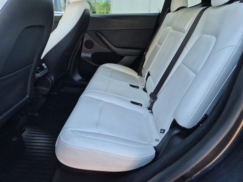 Used 2025 Tesla Model Y Long Range AWD/4WD image 19
