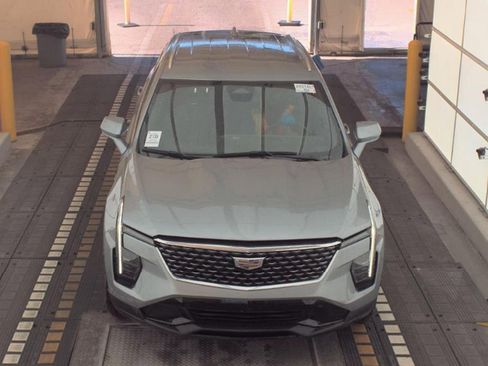 Used 2024 Cadillac XT4 Premium Luxury image 2