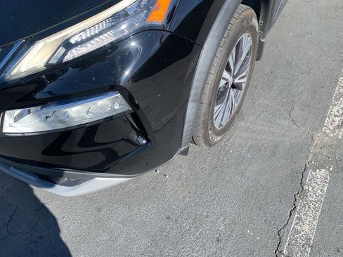 Used 2022 Nissan Rogue SV image 2