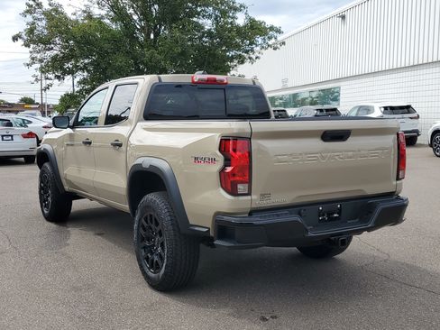 Used 2024 Chevrolet Colorado Trail Boss w/ Advanced Trailering Package AWD/4WD image 3