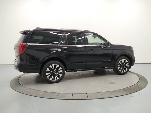 Used 2025 Ford Expedition Platinum w/ Driver's Package AWD/4WD image 8
