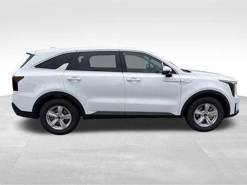 New 2026 Kia Sorento LX FWD image 8