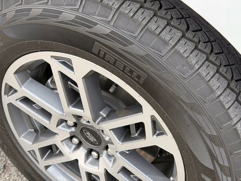 Used 2025 Ford Expedition Active image 38