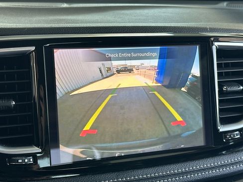 Certified 2023 Chrysler Pacifica Limited image 21