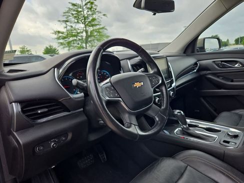 Used 2018 Chevrolet Traverse Premier w/ Driver Confidence II Package FWD image 2