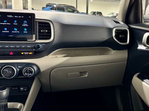 Used 2025 Hyundai Venue Limited image 25