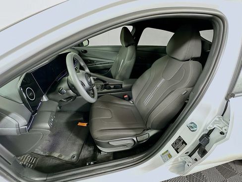Certified 2025 Hyundai Elantra SEL FWD image 21