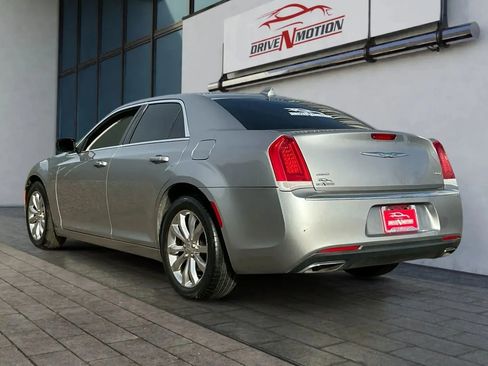 Used 2017 Chrysler 300 Limited image 5