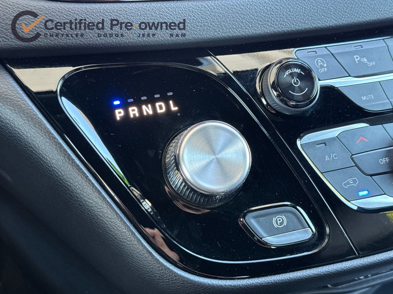 Certified 2025 Chrysler Pacifica Select FWD image 23