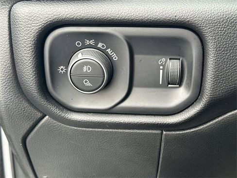 Used 2024 RAM 2500 Big Horn w/ Sport Appearance Package image 18