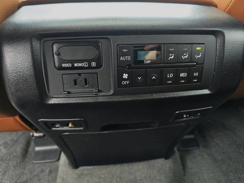 Used 2013 Toyota Sequoia Platinum AWD/4WD image 28