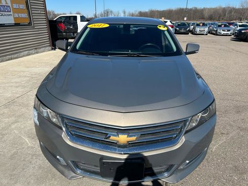 Used 2017 Chevrolet Impala LT w/ Convenience Package image 2