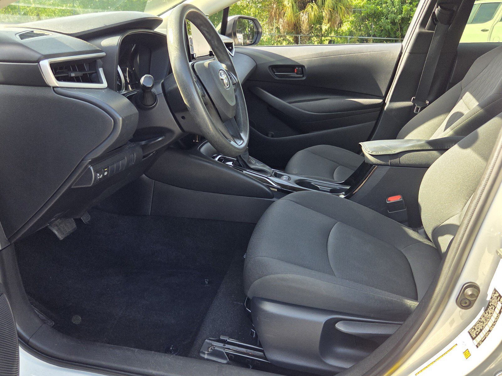 Used 2022 Toyota Corolla LE FWD image 9