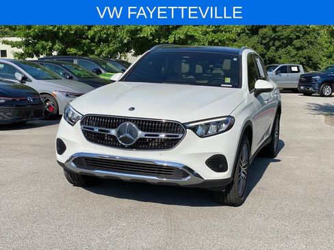 Used 2025 Mercedes-Benz GLC 300 4MATIC image 3