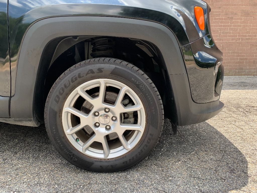 Used 2021 Jeep Renegade Latitude AWD/4WD image 15