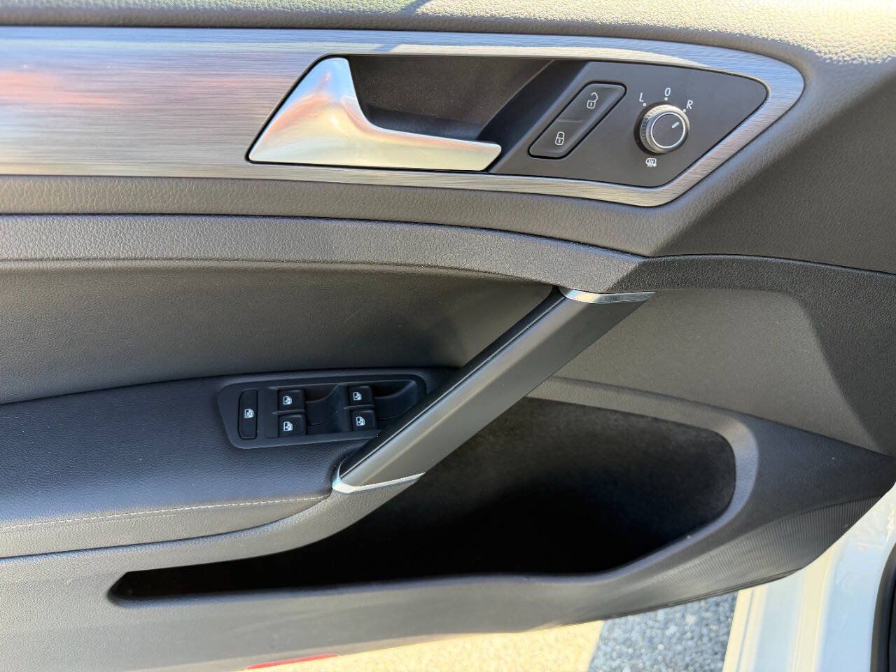 Used 2018 Volkswagen Golf SE FWD image 26