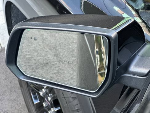 Used 2023 GMC Acadia AT4 w/ Technology Package image 9