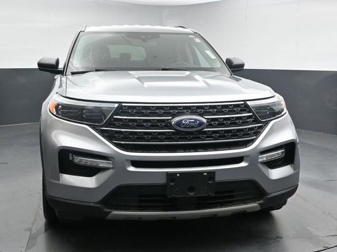 Used 2024 Ford Explorer XLT w/ Equipment Group 202A AWD/4WD image 3