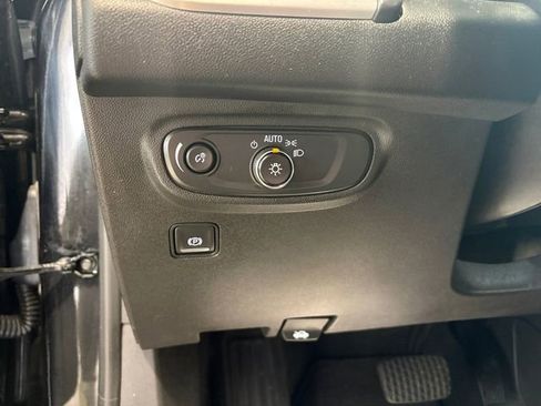 Used 2021 GMC Terrain SLE w/ Driver Convenience Package image 18