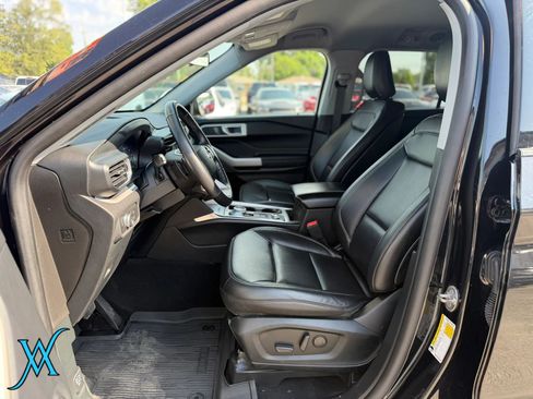 Used 2020 Ford Explorer XLT w/ Equipment Group 202A AWD/4WD image 12