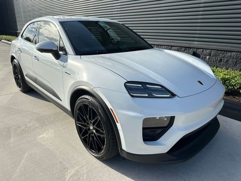 Used 2025 Porsche Macan 4S Electric image 11