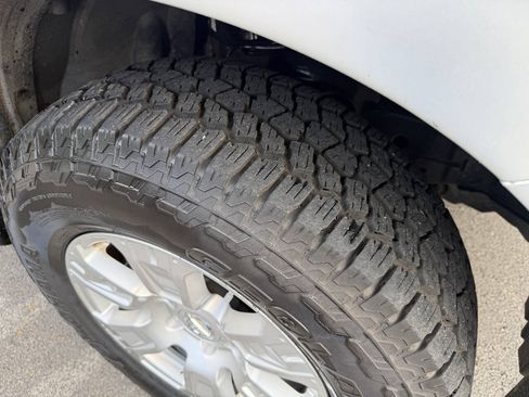 Used 2017 Nissan Titan SV AWD/4WD image 10