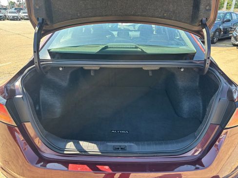 Used 2025 Nissan Altima 2.5 SV FWD image 31