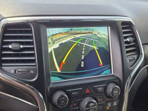 Used 2018 Jeep Grand Cherokee Limited image 25