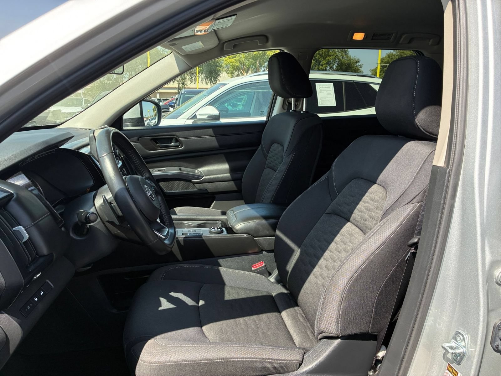 Used 2025 Nissan Pathfinder SV AWD/4WD image 28