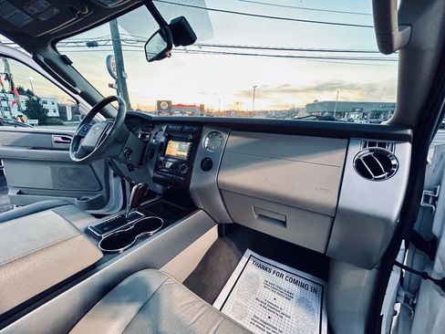 Used 2009 Ford Expedition Limited image 39