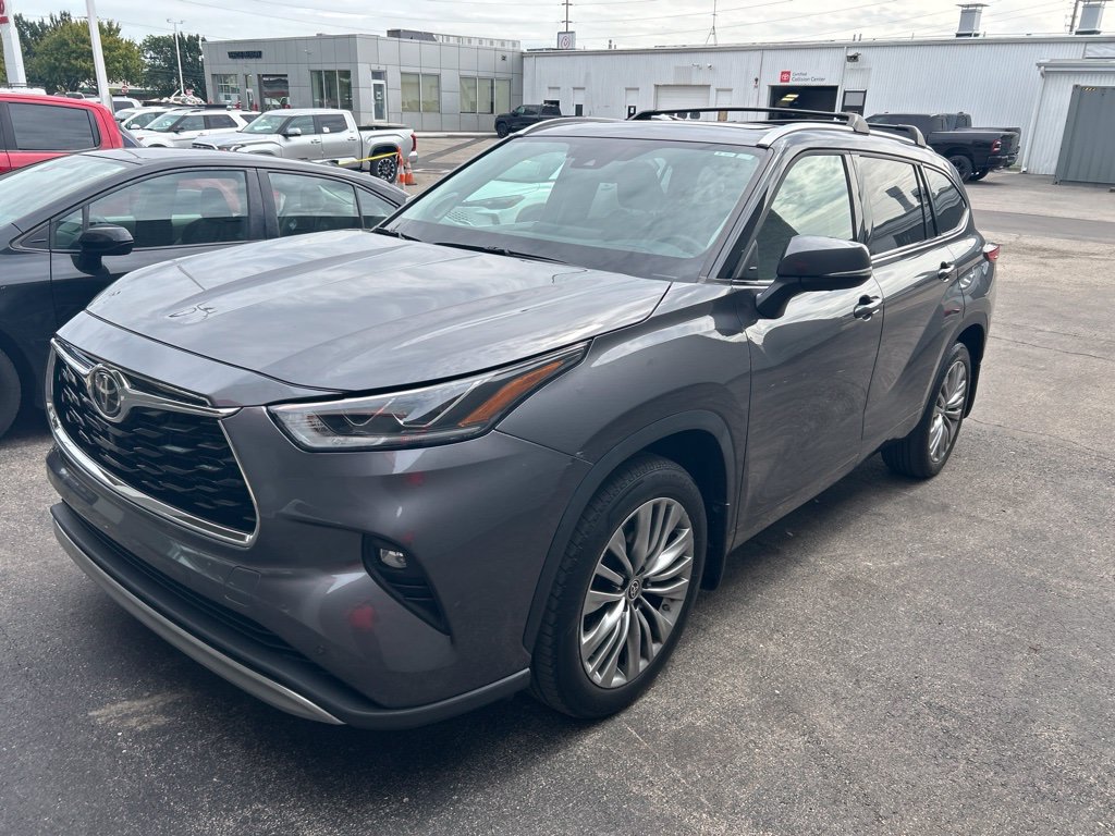 Used 2021 Toyota Highlander Platinum AWD/4WD image 3