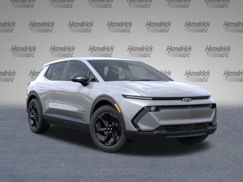 New 2026 Chevrolet Equinox EV LT image 2