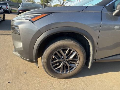 Used 2023 Nissan Rogue S image 2