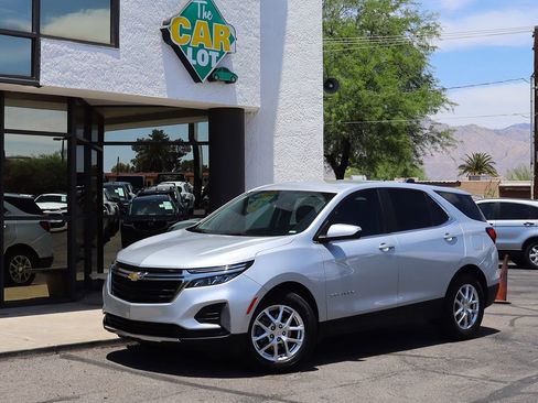 Used 2022 Chevrolet Equinox LT image 2