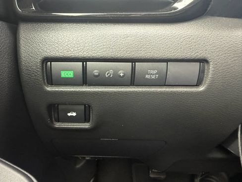 Used 2024 Nissan Sentra SV FWD image 17