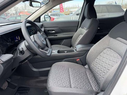 Certified 2025 Nissan Kicks SV image 15