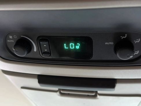 Used 2007 Dodge Grand Caravan SXT FWD image 39
