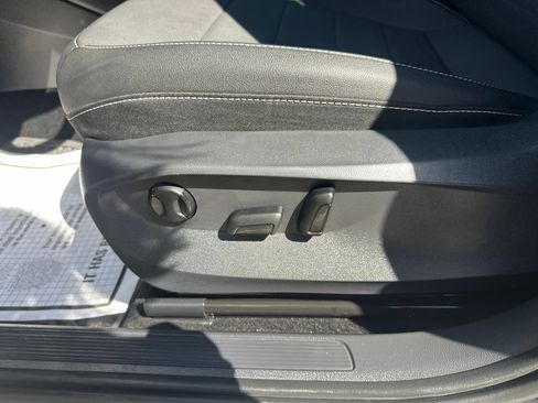 Certified 2023 Volkswagen Taos SE AWD/4WD image 13