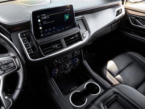 Used 2022 Chevrolet Suburban LT w/ Luxury Package image 22